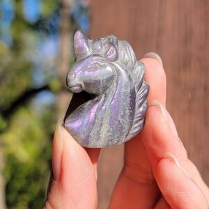 (#5) NEW 1.45" x 1.05" PURPLE FLASH LABRADORITE UNICORN